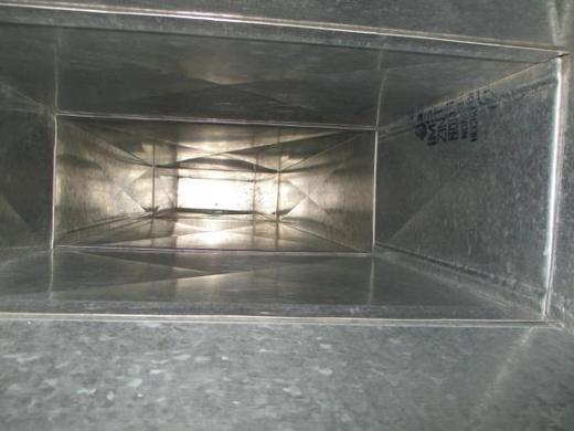 Ducto de ventilación de aire después de la descontaminación de Grupo GANNA